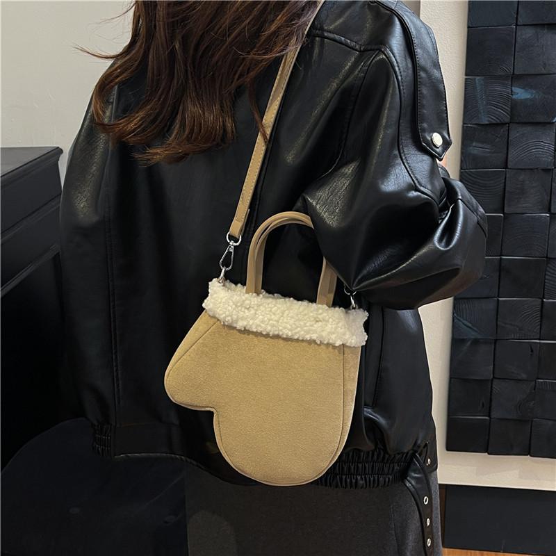 Autumn and winter new Korean style personalized gloves plush bag trend one-shoulder messenger bag