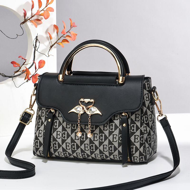 

Advanced Texture Embossed Bag for Women 2025 New Arrival Trendy Fashion Satchel Small Square Bag Easiest for Match Ins Shoulder Messenger Bag Black