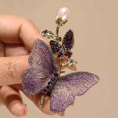 Spilla Farfalla Ricamo Squisito Elegante Corsage Animale Per Donne Ragazze Spille Abito Completo Corsage Versatile Regali di Compleanno
