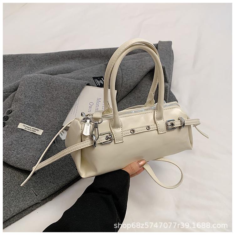 

Sausage baguette bag women s 2025 new spring retro locomotive style hand pillow bag versatile shoulder messenger bag