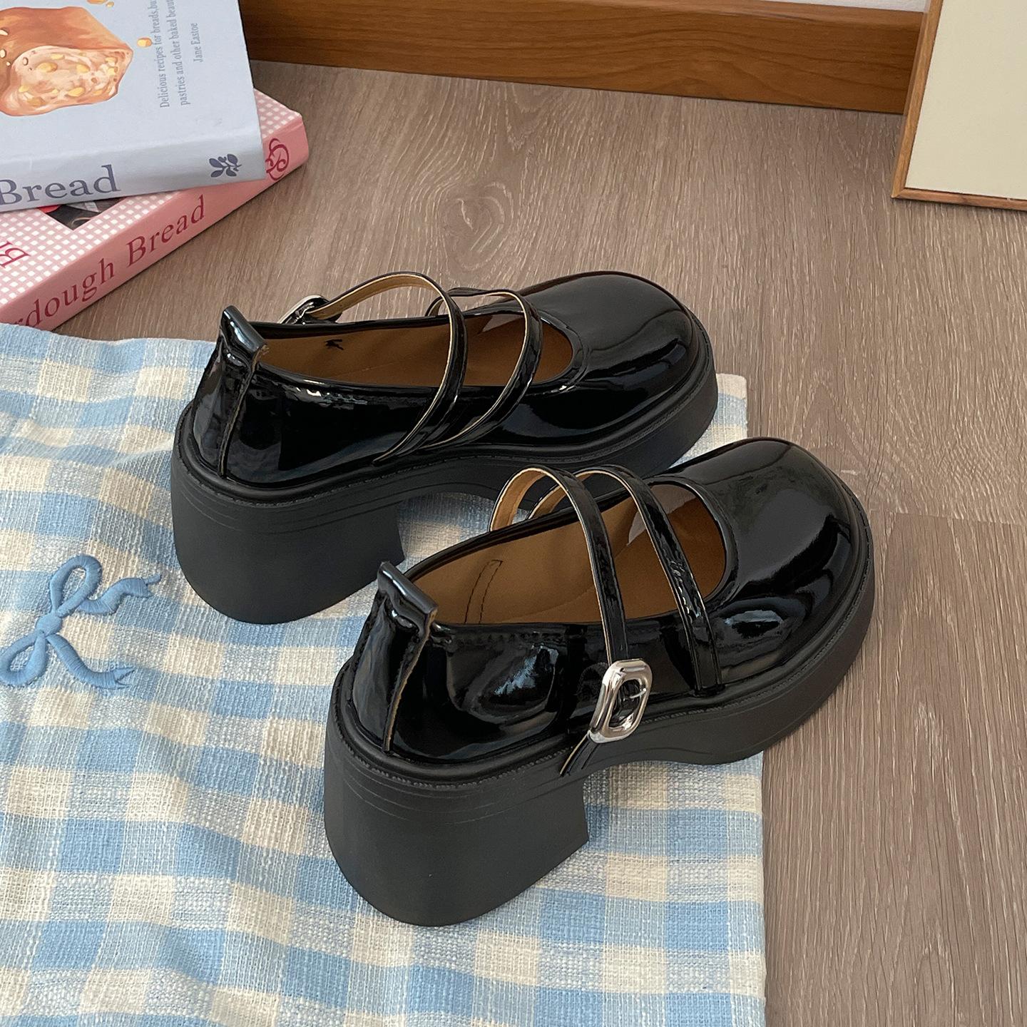 

Queen Fan retro black French thick heel light mouth single shoes women s summer 2025 new with skirt Mary Jane shoes 35 чёрный