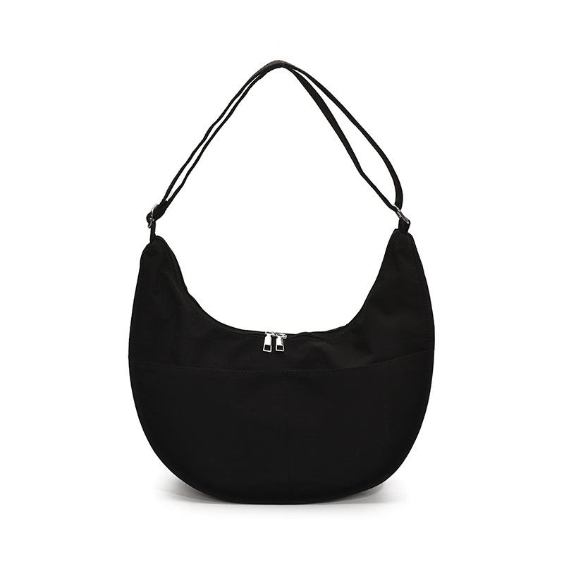 This year, the Korean version of casual style solid-color dumpling bags are popular. Students commute in class, versatile and light travel messenger b