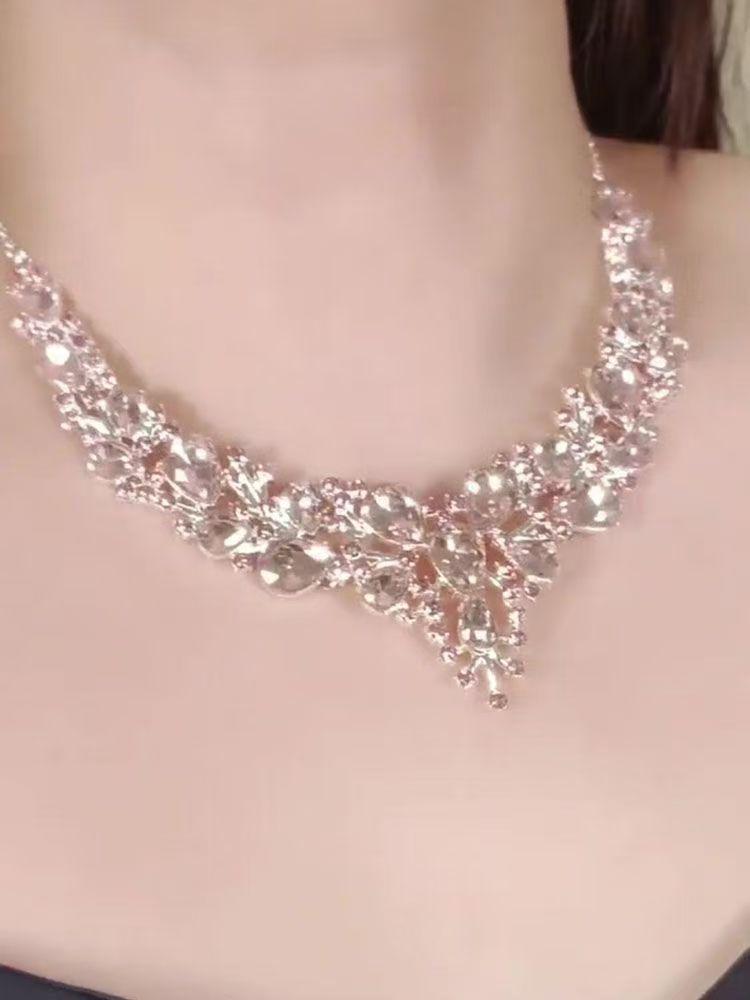 Teardrop Flower Pendant Necklace: Diamond-Studded, Retro-Style, Luxury Clavicle Chain for Women