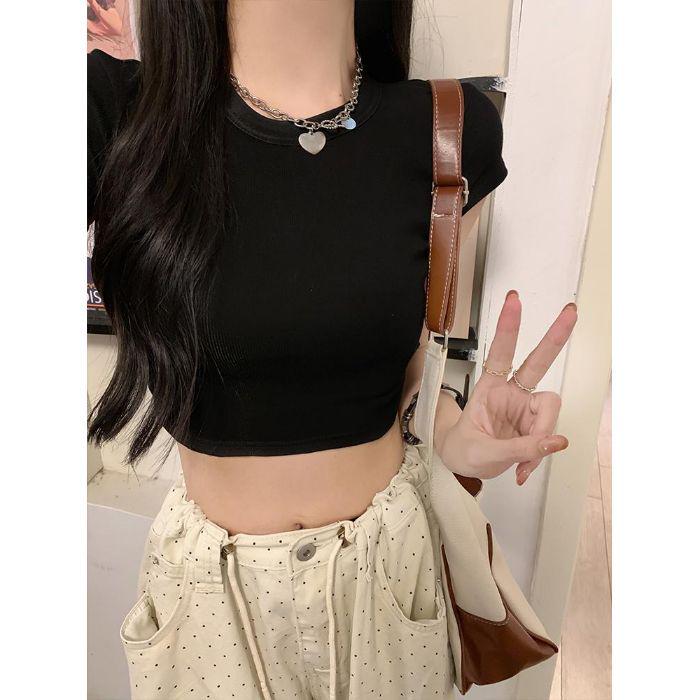 

Женский летний облегающий кроп-топ с коротким рукавом - пикантный и чистый повседневный стиль для миниатюрных фигур Extra Large чёрный