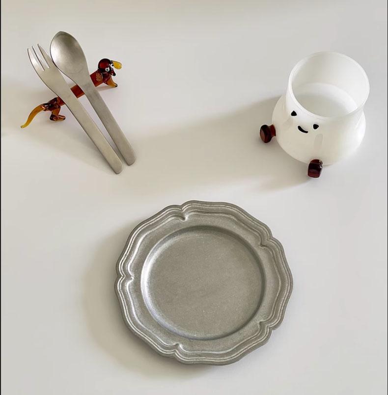 Creative French retro metal plate with high-end floral patterns, Western dessert plate gift
