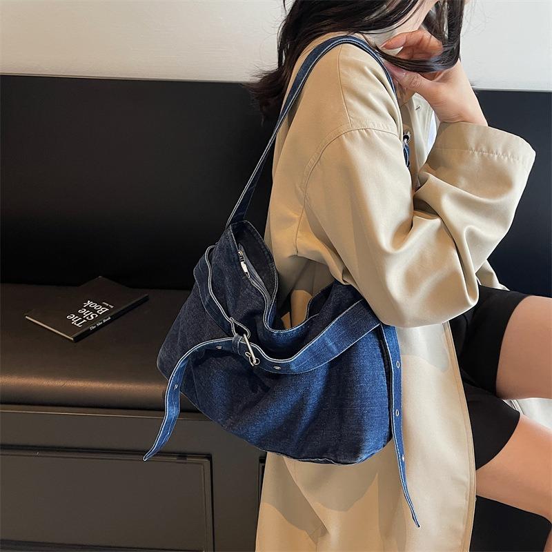 Large-capacity commuter shoulder bag, simple autumn new underarm denim tote women's bag trend