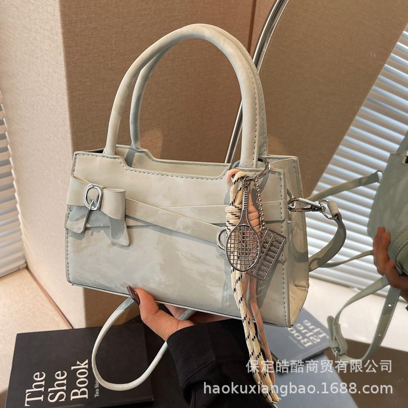 Premium Foreign Style Bag Women's 2025 New Simple Niche Design Shoulder Messenger Bag Fashionable Portable Tote Bag