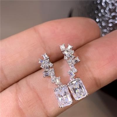 Boucles d'oreilles géométriques originales Huitan avec zircone cubique en cristal, boucles d'oreilles fantaisie pour femmes pour mariage, fiançailles, fête, nouveaux bijoux tendance