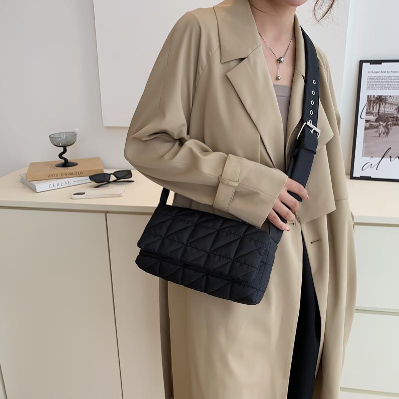 Модная маленькая женская сумка через плечо — фото 4