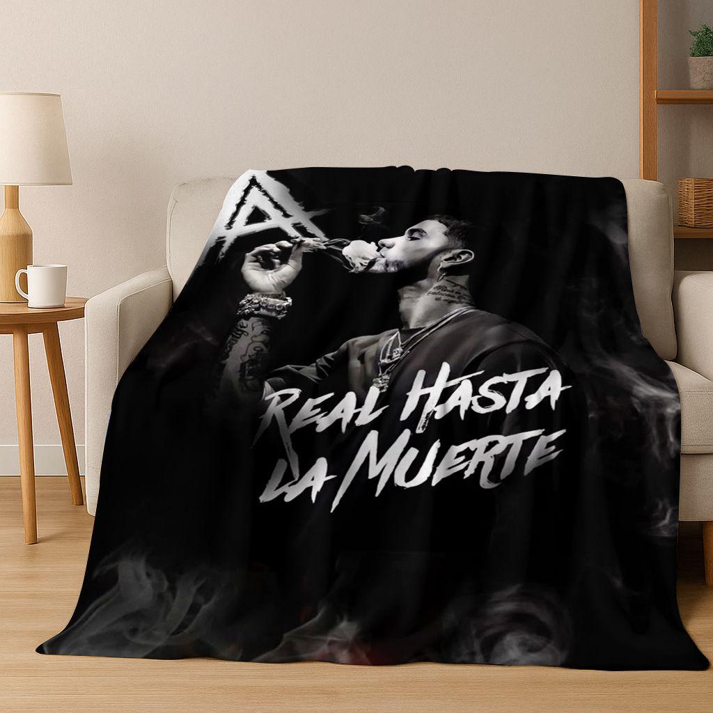 

Anuel gratuito AA Rapper Hip Hop Cantante Stella Coperta di flanella Coperta morbida e calda per camera da letto Soggiorno Letto Campeggio 75x90cm