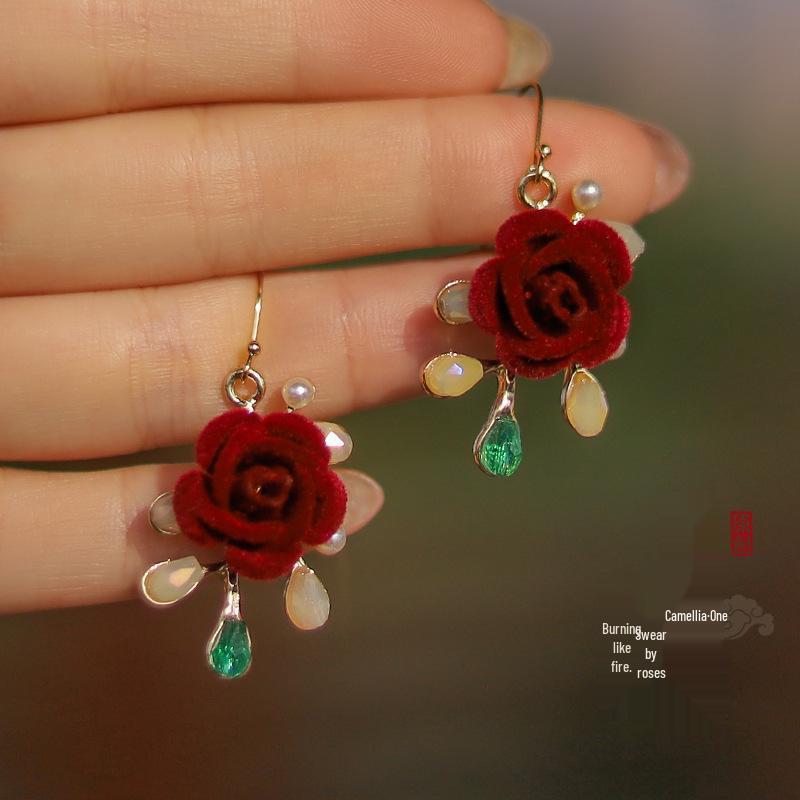 Elegant Ebony Flower Hairpin for Women – Ancient Style, High-End Feel, Simple Chinese Design, Perfect for Daily Use.