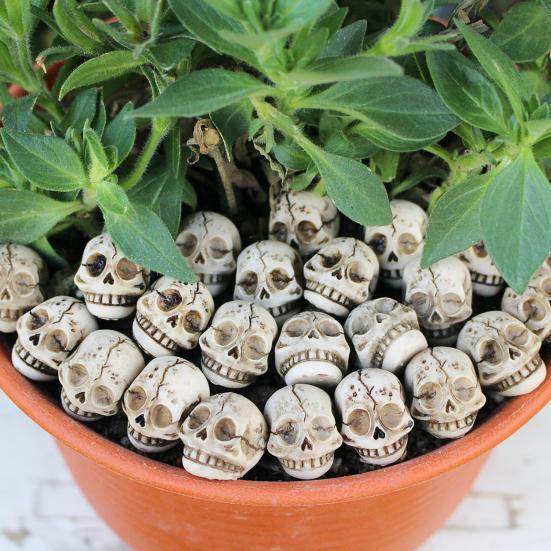 20 Pcs Smiling Skull Miniatures Resin Decor Skull Ornaments for Skull Figurines Planter Home Garden