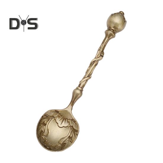 Coffee Spoon Carved Teaspoon Vintage European Palace Design Tableware Dessert Spoons for Kitchen Dining Bar Milk Tea Shops Cocktail Mixing