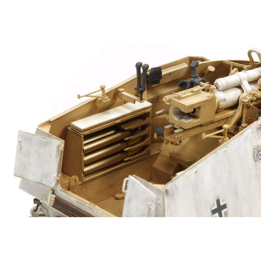 Tamiya 135 Military Miniature Series No.335 German Army Heavy Anti-Tank Self-Propelled Gun Nashorn Plastic Model 35335