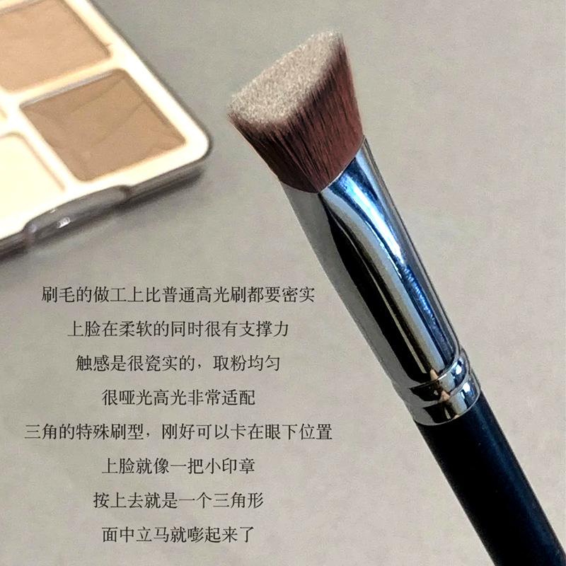 Triangular Iron Shape Makeup Brush For Highlighting Concealer Eye Area