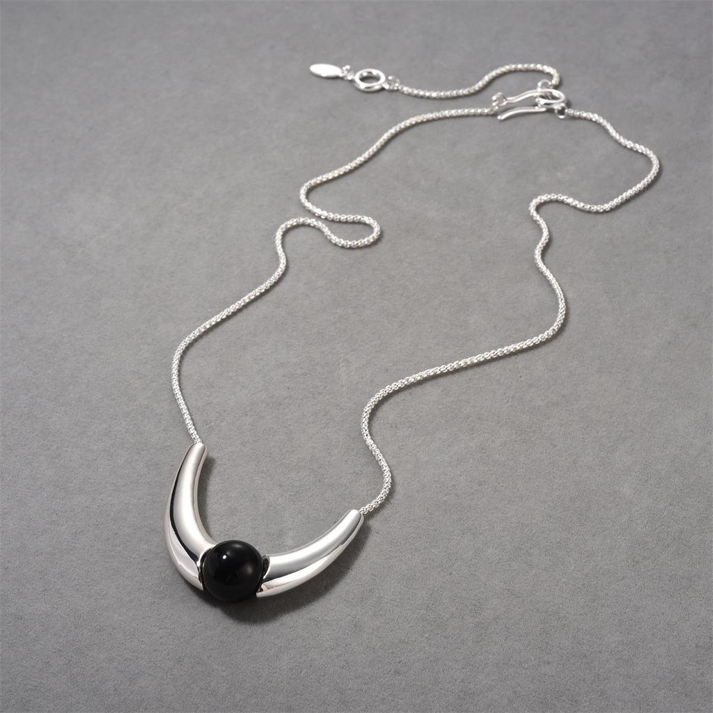 Mr. Ma, Zhang Yueer, The Same Black Agate Long Crescent Moon Necklace, Cold Wind Irregular U-Shaped Personalized Sweater Chain For Women
