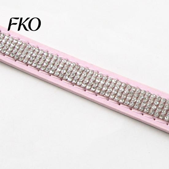 Replaceable Flower Collar Cute Pet Collar, Adjustable Rhinestone Cat with 5 Detachable Interchangeable Flowers, Stylish for Cats Small