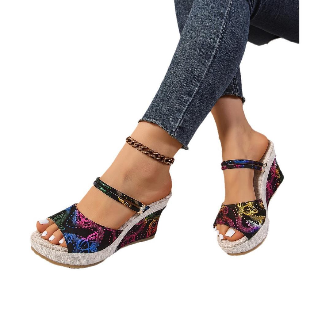 2025 neuer Stil Ein-Buchstaben-Schnalle mit runder Spitze Open-Toe Mode Zwei-Wege Damen Übergröße Keilsandalen