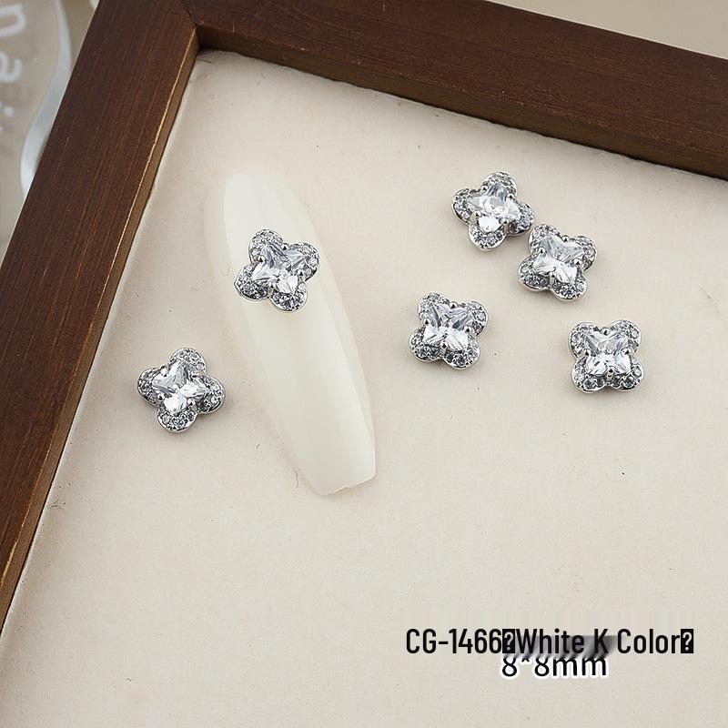 Luxurious Zircon Four-Leaf Clover Nail Art: White K Gold Heart Accessories
