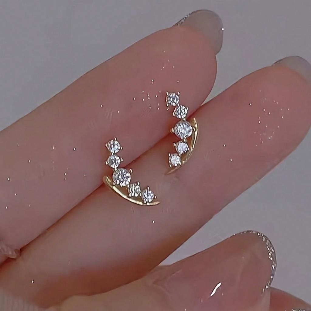 1 Pair of Elegant and Shiny Synthetic Zircon Earrings for Women, Suitable for Daily Wear, Fashionable Jewelry for Parties and Banquets