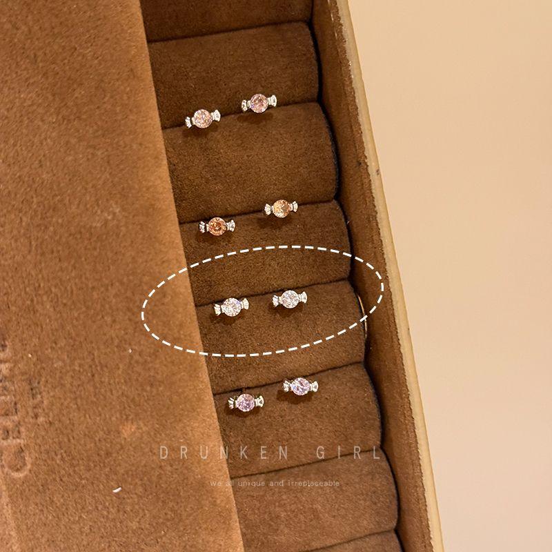 

S999 Серебро Прокалывающие Уши Ухаживающие Серьги-пусеты Женские Сон Не нужно снимать Конфетные Ушные Раковины Серьги-пусеты для Кости Уха Изысканные Фантазийные Серьги Pair of White Candy Stud Earrings