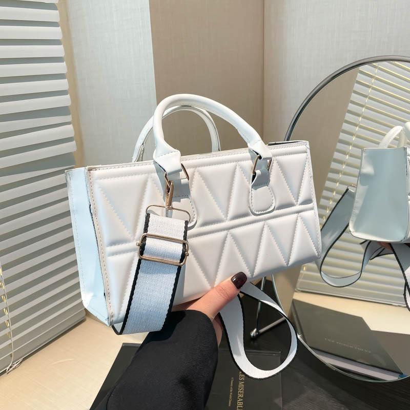 Premium small square bag tote  new fashion versatile portable small square bag shoulder messenger bag