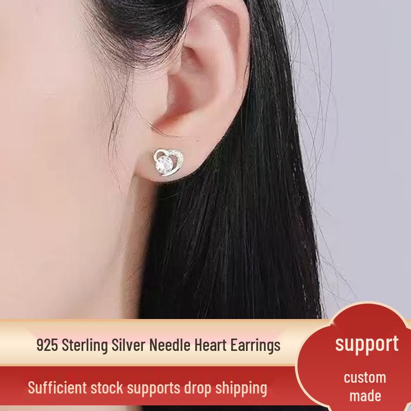 S925 Silver Heart-Shaped Rhinestone Stud Earrings for Women - Elegant and Slimming Design белый