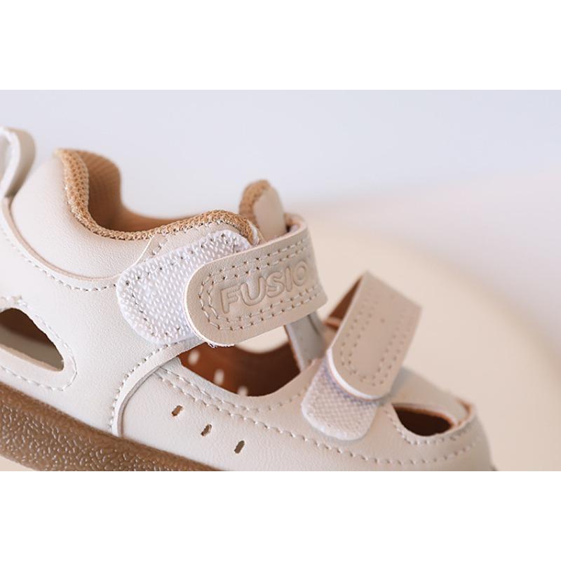 New summer closed-toe sandals for baby girls, versatile soft-soled anti-collision walking shoes