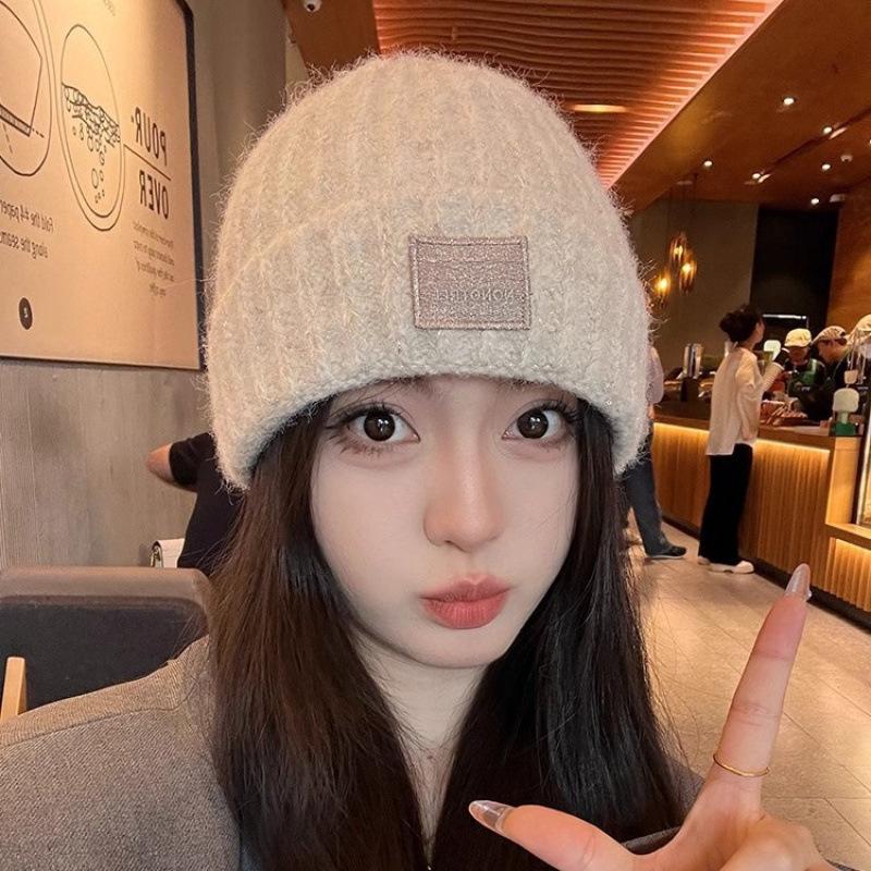 2025 Women's High-Quality Wool Knit Beanie: Autumn & Winter Style with Warm Ear Protection, Fashionable & Versatile for Large Head Circumference