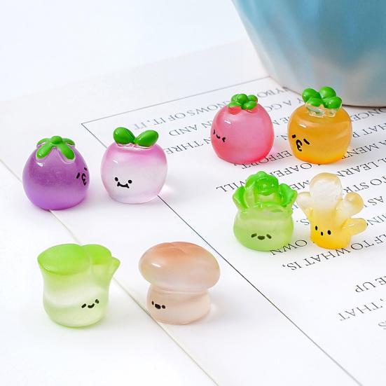 4Pcs Mini Resin Vegetable Figurines Cute Car Dashboard Decor, Adhesive Mounted Resin Car Interior Decorations for Women, Mini Dashboard Ornaments