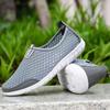 Herren Sommer Hollow Sandalen Atmungsaktive Mesh-Stoffschuhe Lässige Sportliche Slipper