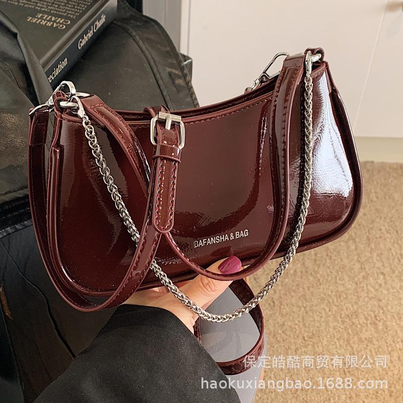 Premium Sense Retro Small Bag Women's 2025 New Autumn and Winter Versatile Messenger Bag Super Fire Shoulder Armpit Small Square Bag