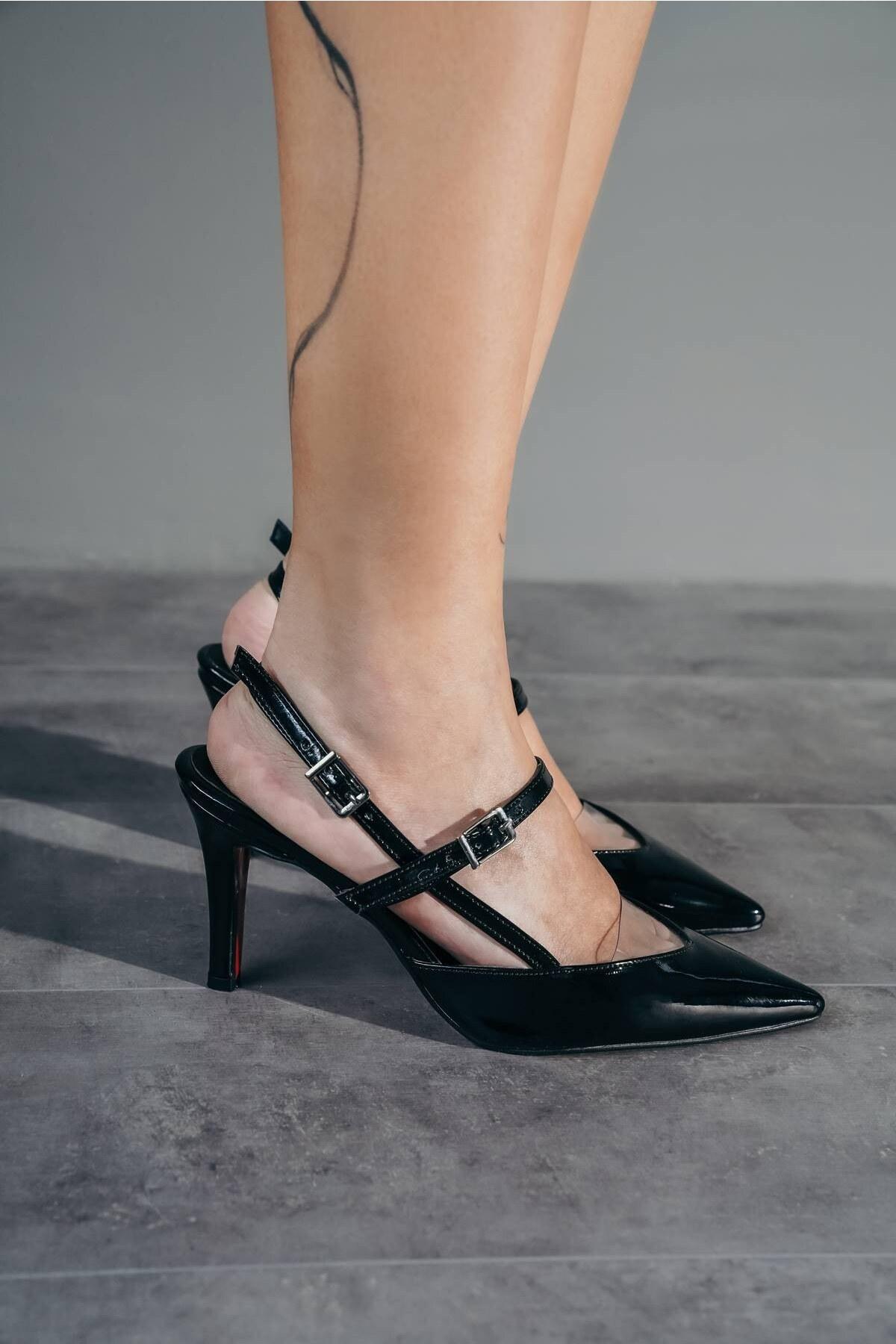 

Women s Fashion Style Special Design Black Patent Leather Low Heeled Shoes 36