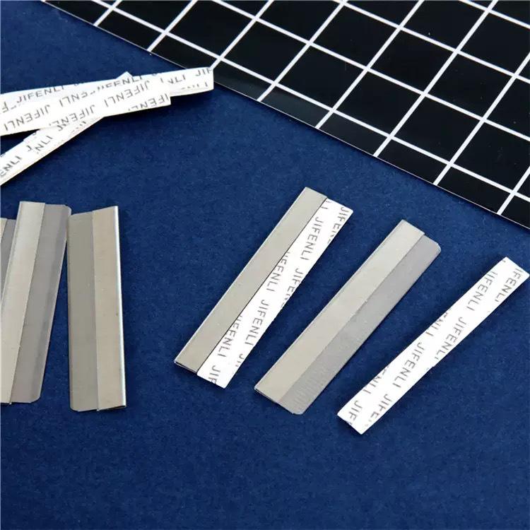 Stainless Steel Wavy Blade Eyebrow Razor for Makeup Artists & Tattoo Use