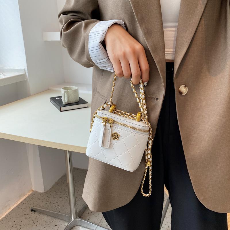 This Year, the Popular Diamond Embroidered Thread Small Bag Women's 2025 New Versatile Ins Chain Messenger Bag Fashion Mini Bag