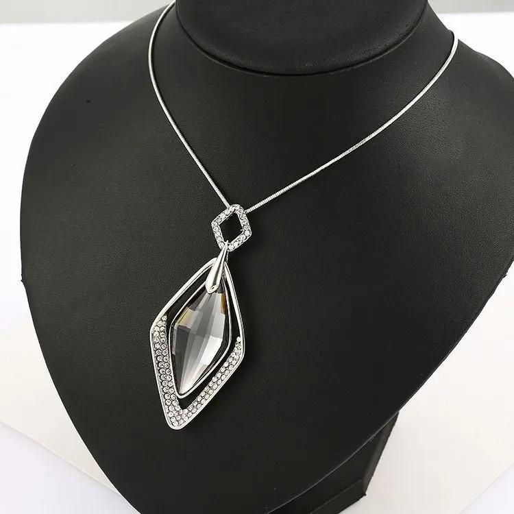Women's Fashion High-grade Sense Of Light Luxury Long Necklace Personality Necklace