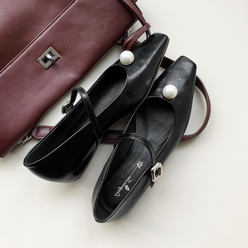 

New women s fashion single shoes square head low heel patent leather women s shoes cowhide buckle single shoes women s comfortable and fashionab 39 чорний