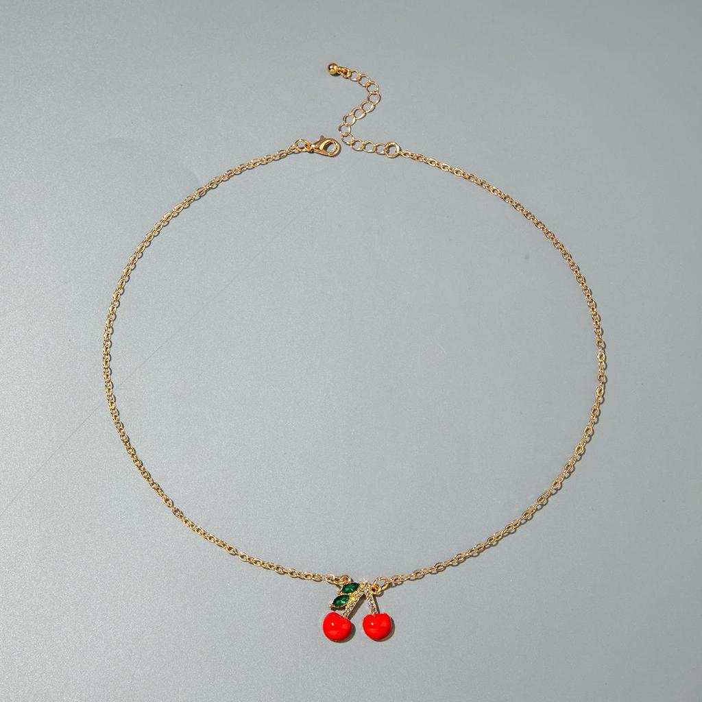 Grenzüberschreitendes rotes Reisperlen-Perlen mehrlagiges Halskettenset mit Strasssteinen Kirsche Kirschen Anhänger Halskette dreiteiliges Set