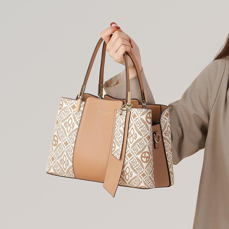 

2025 Summer New Crossbody Bag for Moms, Versatile High-End Large Capacity Shoulder Handbag Elegant Apricot Color（v