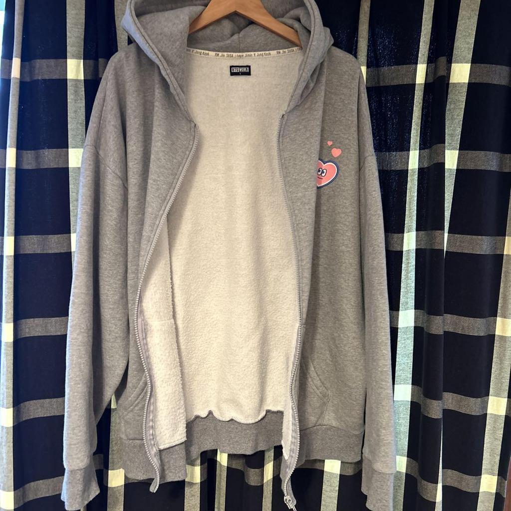 [USED] BTS WORLD Hoodie