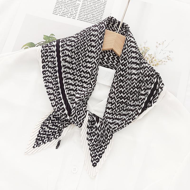 Retro Color Block Crinkled Square Scarf - 70cm Pleated Neckerchief in Imitation Silk for Women