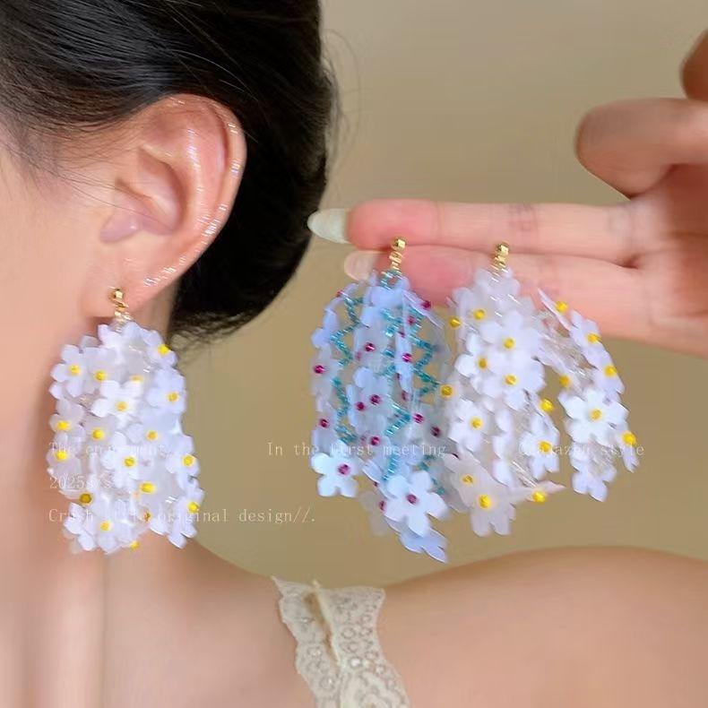 

Woven sequined flower fringed earrings fashionable versatile temperament stud earrings niche design personalized exquisite earrings