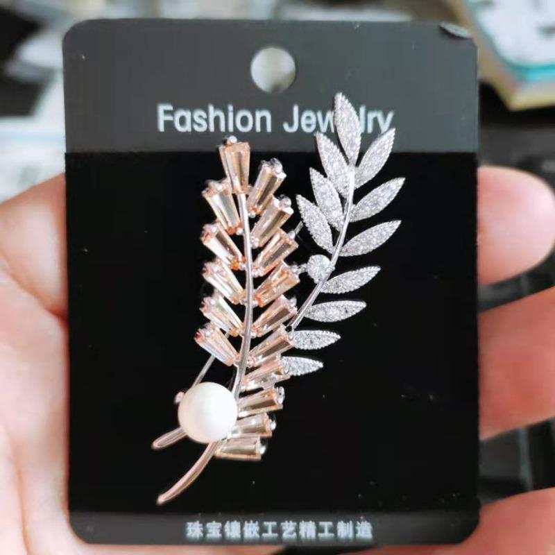 

Korean celebrity-style micro-pave zircon leaf brooch - fashionable and elegant pin, corsage, and coat accessory