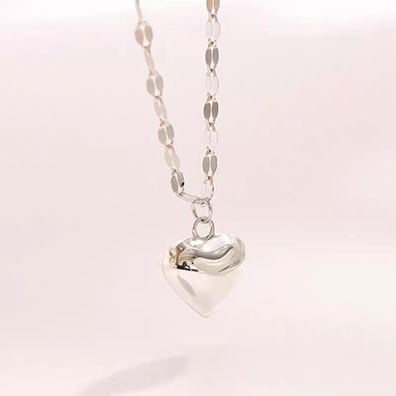European & American Heart Pendant Necklace - Women's Niche, High-End Clavicle Chain with Personality Lips Design