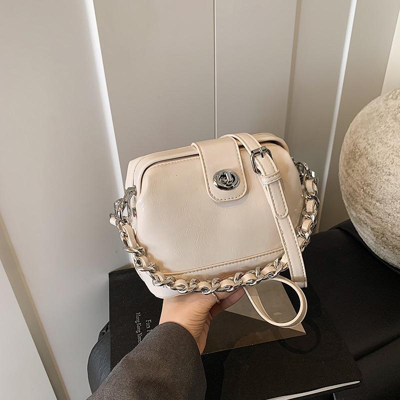 

Niche bag women s new trendy fashion texture shoulder bag casual versatile messenger doctor bag