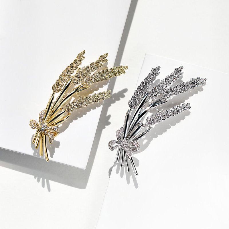 

Брошь-бант в виде пшеничного колоса: Элегантный аксессуар для пальто и костюма белый