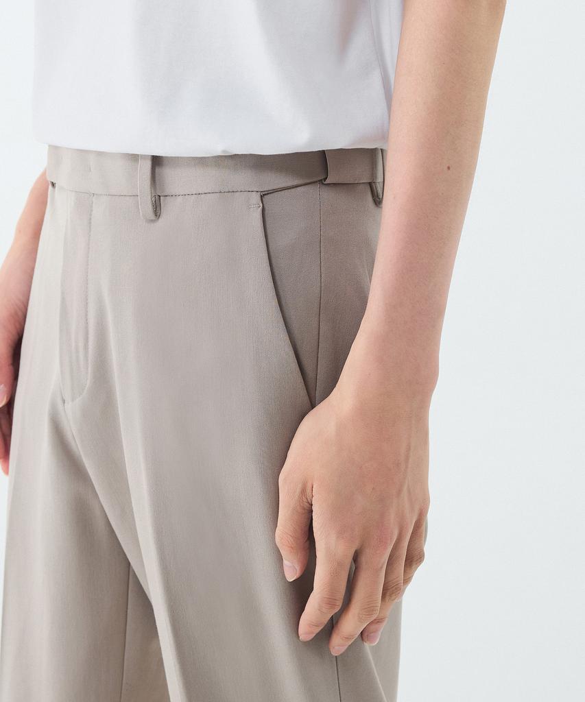 MUSINSA STANDARD Relaxed Tapered Hidden Banding Crop Slacks [Light Beige]