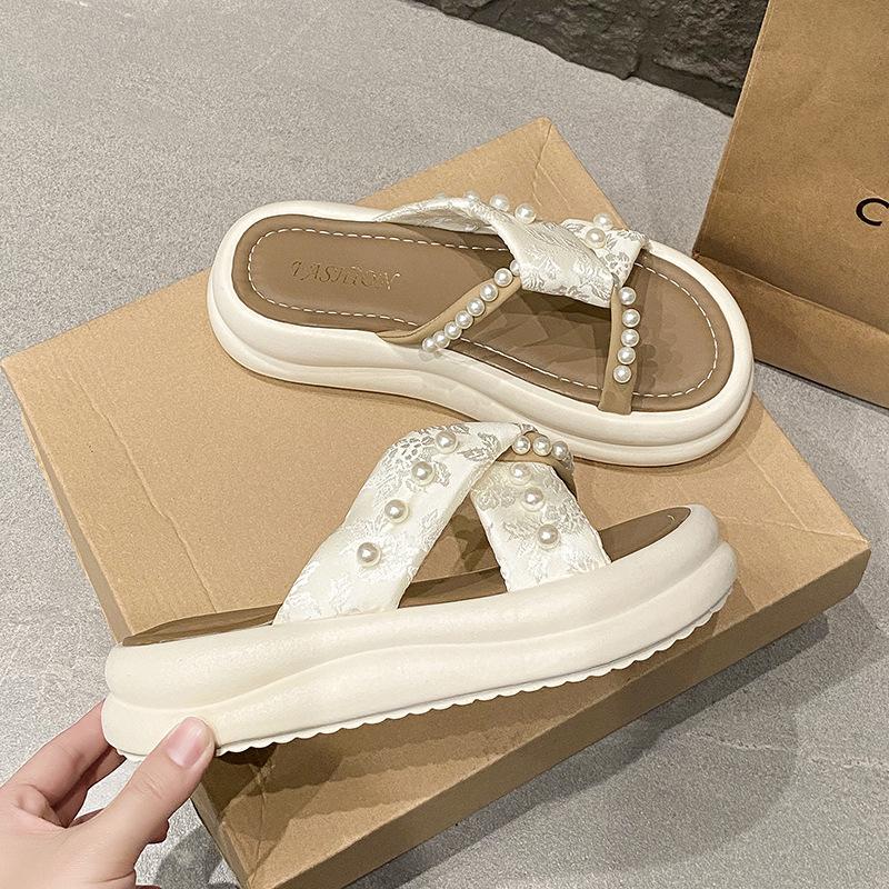 Muffin thick-soled pearl slippers women's summer wear new summer skirt embroidery versatile beach cool slippers