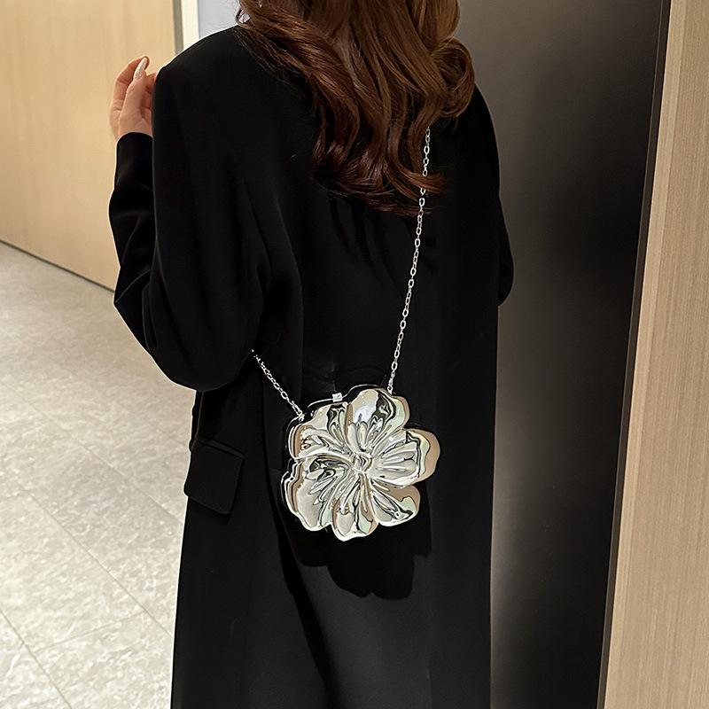 Fashion Metal Flower Shaped Crossbody Bag for Women Gold Box Shoulder Bags Shinny Evening Party Clutch Bag Small Phone Purses