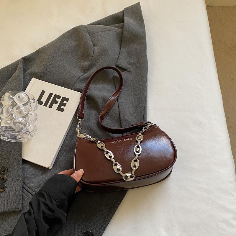 Super fire small bag women's retro versatile 2025 new fashion shoulder messenger bag women's popular underarm small square bag